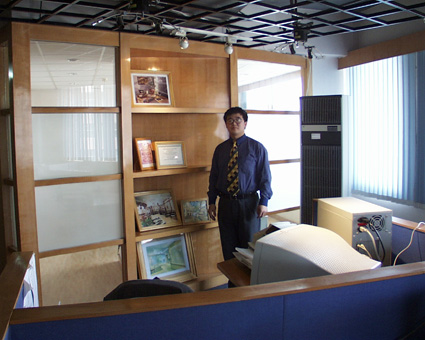 ronghua.jpg (73296 bytes)